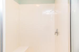 Ένα μπάνιο στο Emerald Dolphin 2B Condo - 540
