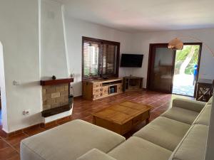 TV a/nebo společenská místnost v ubytování Chalet con vista