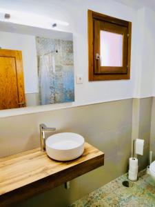 a bathroom with a sink and a mirror at Casa VillaFlamenca in Segovia