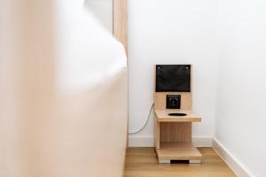 a room with a tv on a stand next to a wall at Nordsee Oase 50 0 N in Wangerland