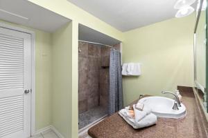 Gallery image of 118 E Whiting St B Side in South Padre Island