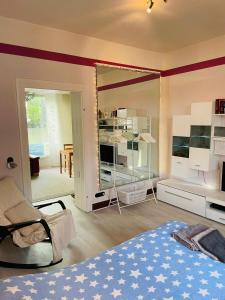 a room with a bed and a large mirror at Troisdorf - City - EG - 145 Qm - bis 7 Schlafplätze in Troisdorf