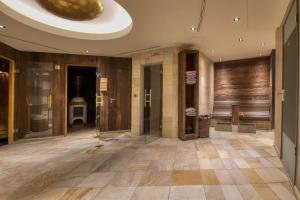 A bathroom at Hotel Maximilian