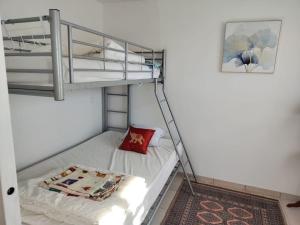 Ένα ή περισσότερα κρεβάτια σε δωμάτιο στο Maison Flottaise chaleureuse