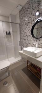 a bathroom with a toilet and a sink and a shower at el 2 de Flamenco 2ºA in Cádiz +40 photos