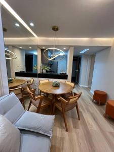 Χώρος καθιστικού στο Lindo Apartamento para família Ondina Apart Hotel