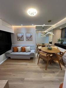 Χώρος καθιστικού στο Lindo Apartamento para família Ondina Apart Hotel +16 φωτογραφίες