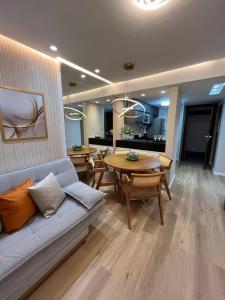 Χώρος καθιστικού στο Lindo Apartamento para família Ondina Apart Hotel