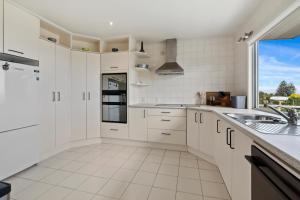 صورة لـ Harbour View - Maraetai Holiday Home في أوكلاند +16 صورة