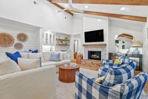 Foto dalla galleria di NEW LISTING - Upscale Coastal Ranch - Private Pool & Spa - 13 Planters Wood Ct a Hilton Head Island