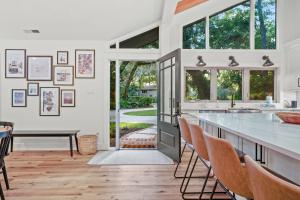 Foto dalla galleria di NEW LISTING - Upscale Coastal Ranch - Private Pool & Spa - 13 Planters Wood Ct a Hilton Head Island