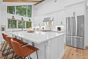 Foto dalla galleria di NEW LISTING - Upscale Coastal Ranch - Private Pool & Spa - 13 Planters Wood Ct a Hilton Head Island Altre 44 foto