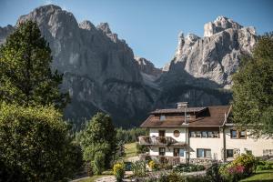 Nespecifikovaný výhled na hory nebo výhled na hory při pohledu z hotelu + 10 fotografií