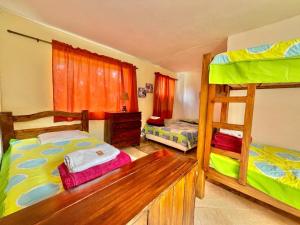 Postel nebo postele na pokoji v ubytování Finca Hotel La Ponderosa + 37 fotografií