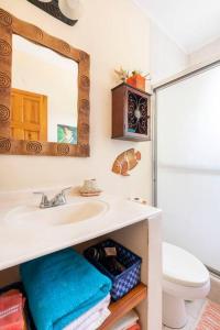 Ένα μπάνιο στο #28 Beach Bungalow