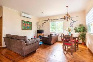 Χώρος καθιστικού στο #28 Beach Bungalow