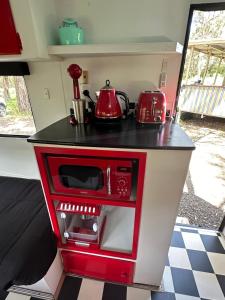 Cucina o angolo cottura di Alice & Elvis, Crescent Head, Retro Caravans with Deck, Bathroom & Outdoor Bath in a Bush Setting near the Beach