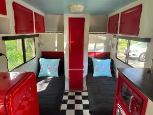 Cucina o angolo cottura di Alice & Elvis, Crescent Head, Retro Caravans with Deck, Bathroom & Outdoor Bath in a Bush Setting near the Beach