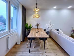 Fotografie z fotogalerie ubytování Jana's WOW apt, 3 room, free parking, 15'Airpt, 25'City v Praze
