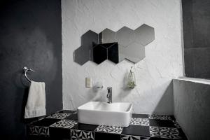 Bilik mandi di Leon Center perfect location +52 gambar