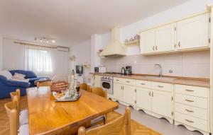 Kuchnia lub aneks kuchenny w obiekcie Apartment Blazenka