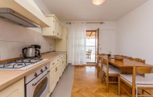 Kuchyňa alebo kuchynka v ubytovaní Apartment Blazenka