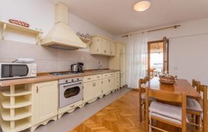 Kuchnia lub aneks kuchenny w obiekcie Apartment Blazenka