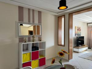 O bucătărie sau chicinetă la Élégant Appartement à Centre-ville Kenitra