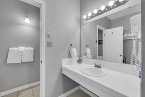 Ένα μπάνιο στο Prospector Lodge 817 +21 φωτογραφίες