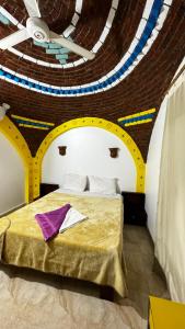 Una cama o camas en una habitación de Fadlos Anay Nubian Guesthouse فضلوس أناي