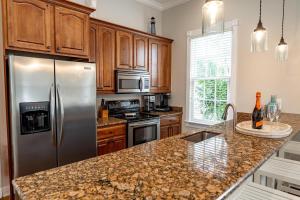 Dapur atau dapur kecil di Alligator Reef Light Suite +34 gambar
