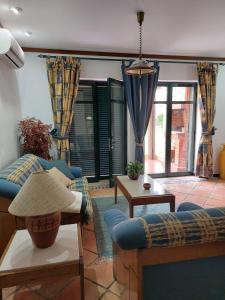 Uma área de estar em Villas Terrace Apartment
