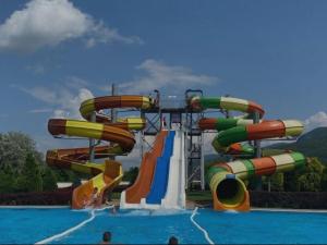 a water slide at a water park at HUGO APARTMAN Green Hill Kompleks- u blizini Akva Parka in Soko Banja