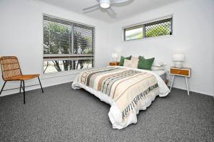 Katil atau katil-katil dalam bilik di Poppy's Beach House