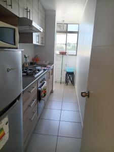 Kuchyň nebo kuchyňský kout v ubytování Lindo y acogedor departamento.