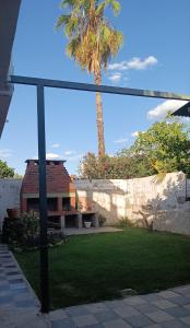 Κήπος έξω από το Ideal familias, Cómodo, amplio, patio y parrilla!! 2 dormitorios