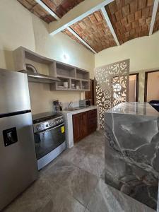 Η κουζίνα ή μικρή κουζίνα στο Casita céntrica a dos cuadras de mar