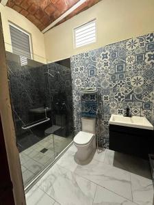 Ένα μπάνιο στο Casita céntrica a dos cuadras de mar