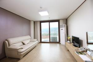 TV a/nebo společenská místnost v ubytování Ilsung Resort Sulak