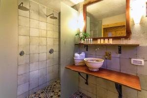 Koupelna v ubytování Helios Luxury Suites