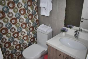 Koupelna v ubytování Acogedor Departamento en Zona Residencial + 29 fotografií