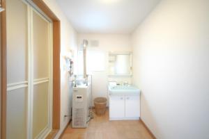 Foto sihtkohas Kutchan asuva majutusasutuse 倶知安Tsuru House 車ガレージ完備 スーパーマーケット徒歩2分 galeriist