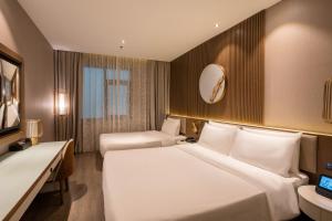 Katil atau katil-katil dalam bilik di Crystal Hotel Shanghai Lujiazui Oriental Pearl Tower