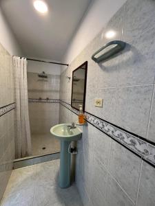 Koupelna v ubytování Sandalio Hostal Cali