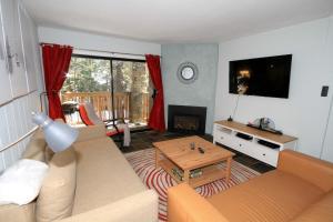 a living room with a couch and a table at Summit 285 1 bedroom 1 bathroom - Pet Friendly in Mammoth Lakes