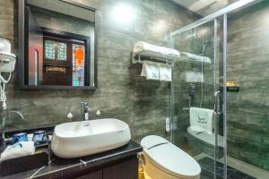 Koupelna v ubytování Pingyao Ziwenge Inn + 20 fotografií