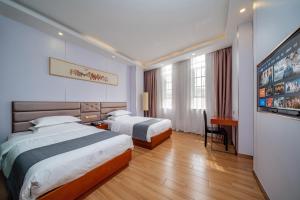 Postel nebo postele na pokoji v ubytování Iron Travel Hotel + 17 fotografií