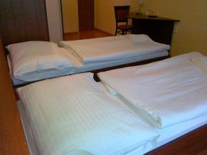 Postel nebo postele na pokoji v ubytování Hotel Arli + 3 fotografie