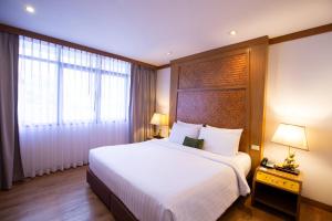 Postel nebo postele na pokoji v ubytování The Tarntawan Hotel Surawong Bangkok