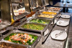 Makanan di atau berdekatan hotel